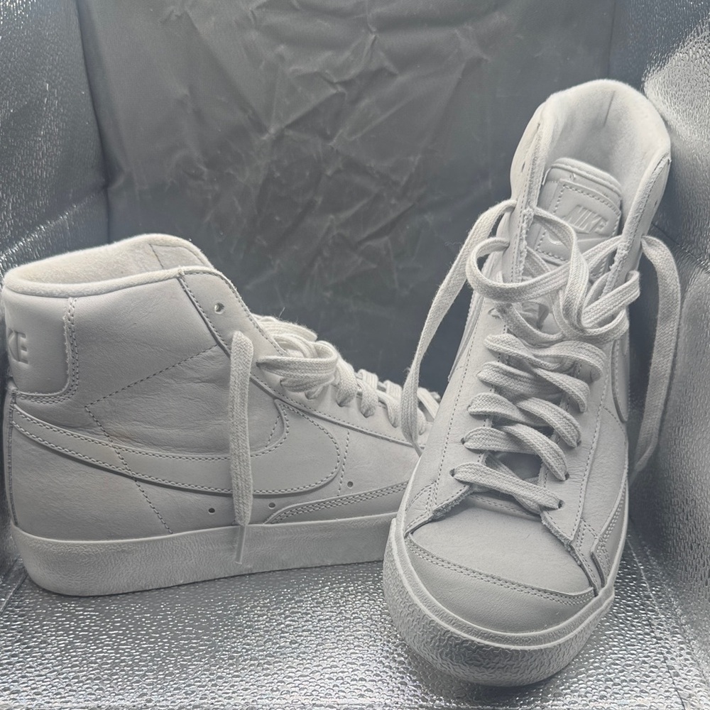 Nike Women's Light Gray High-Top Sneakers